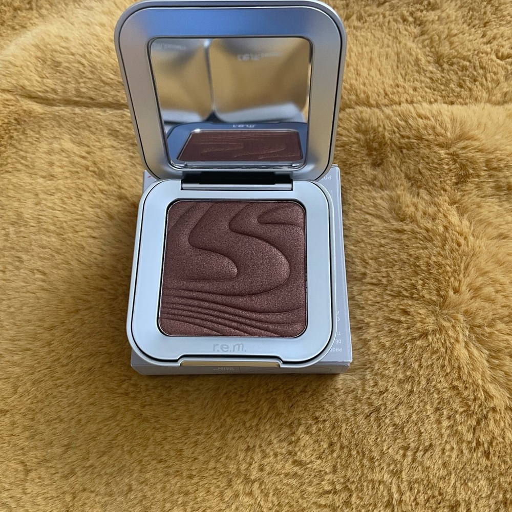Cosmetics - Picture 12 of 15